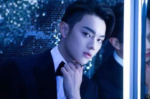 白鹿许凯最新爆料是真的吗,真相揭秘，是真是假引热议